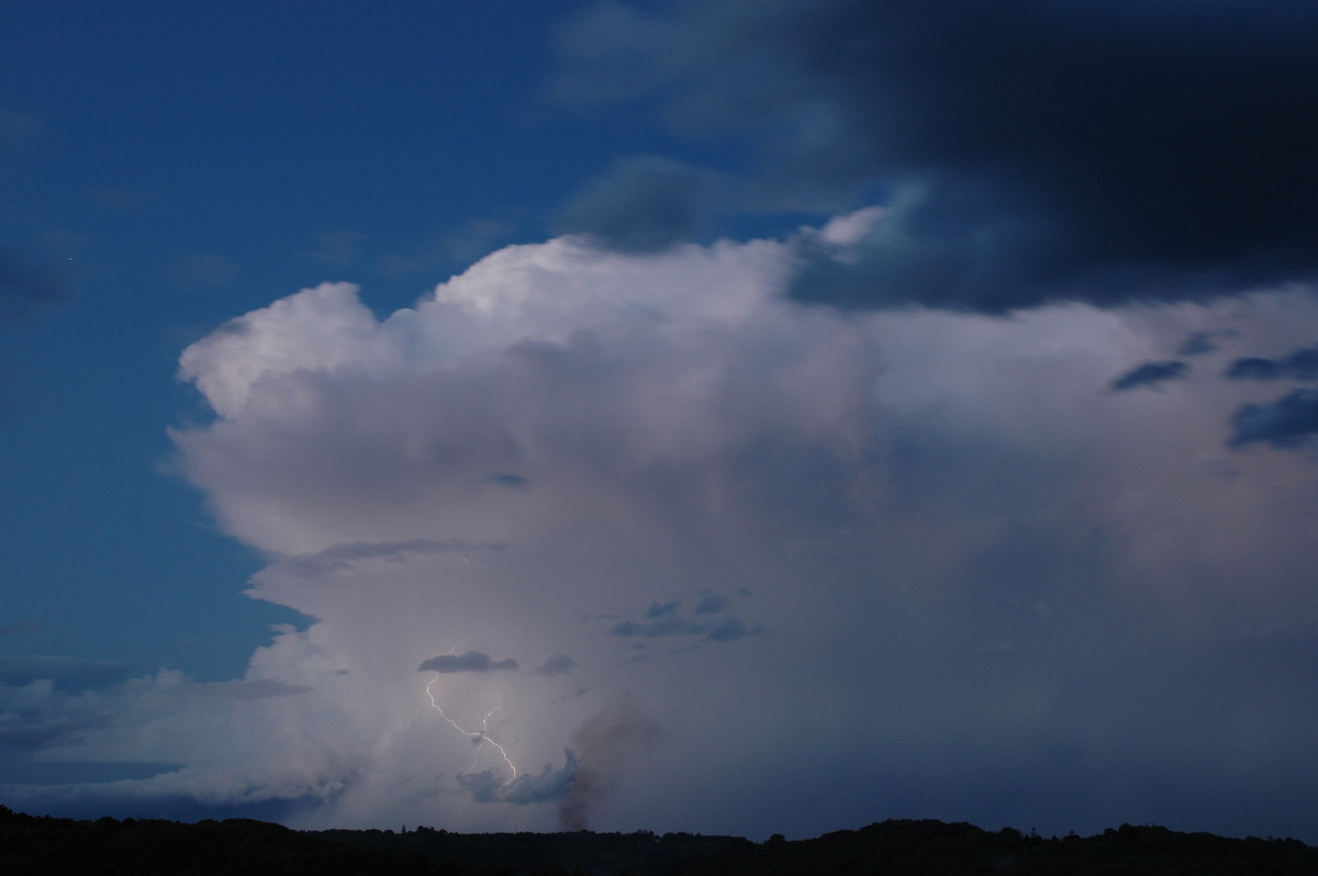 thunderstorm cumulonimbus_incus : Cumbalum, NSW   4 September 2005