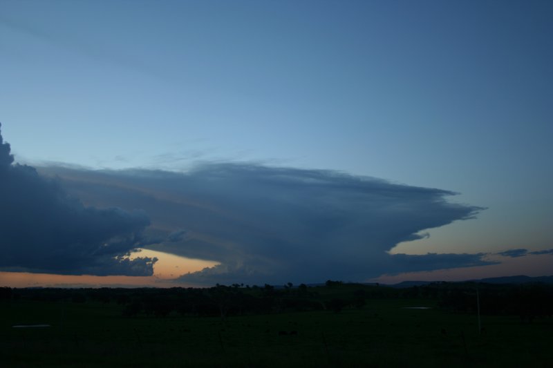 thunderstorm cumulonimbus_incus : E of Cowra, NSW   24 October 2005