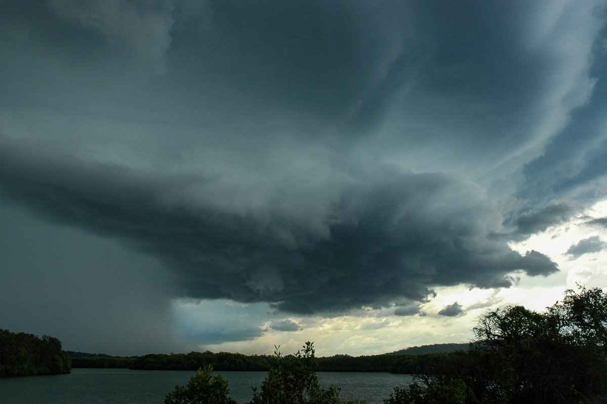 tornadoes funnel_tornado_waterspout : Broadwater, NSW   17 December 2005