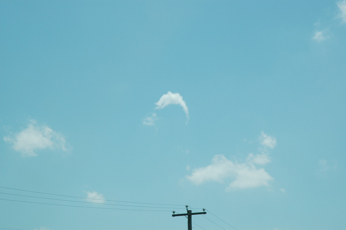 tornadoes funnel_tornado_waterspout : W of Brisbane, QLD   26 December 2005