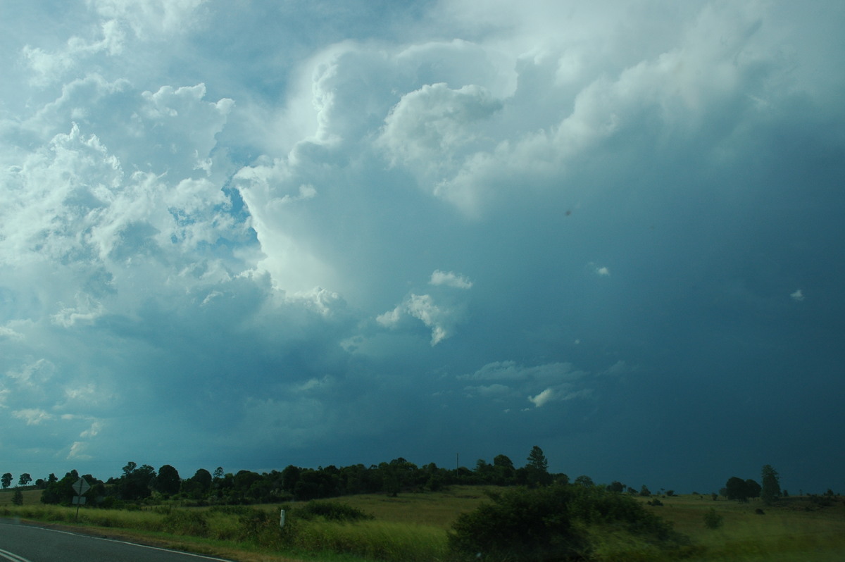 pileus pileus_cap_cloud : NW of Brisbane, QLD   26 December 2005