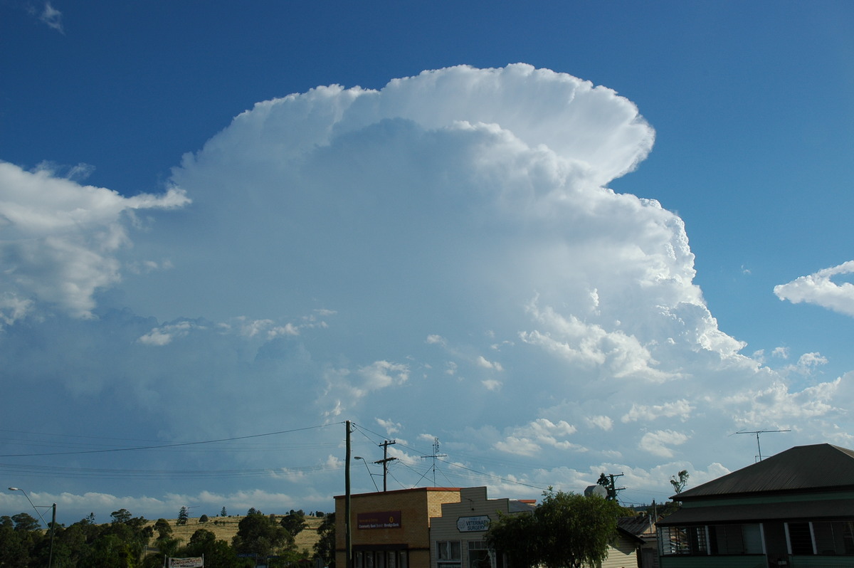 thunderstorm cumulonimbus_incus : Yarraman, QLD   26 December 2005