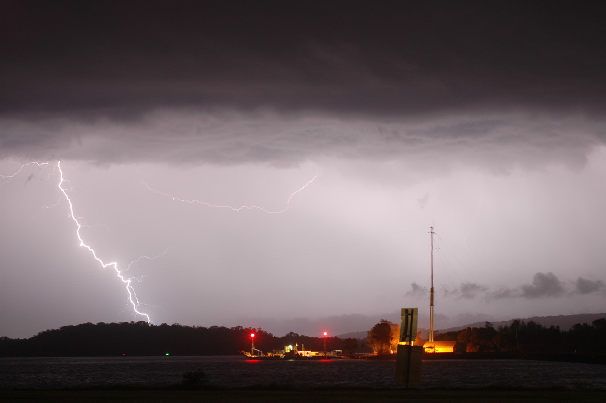 lightning lightning_bolts : Ballina, NSW   28 December 2005