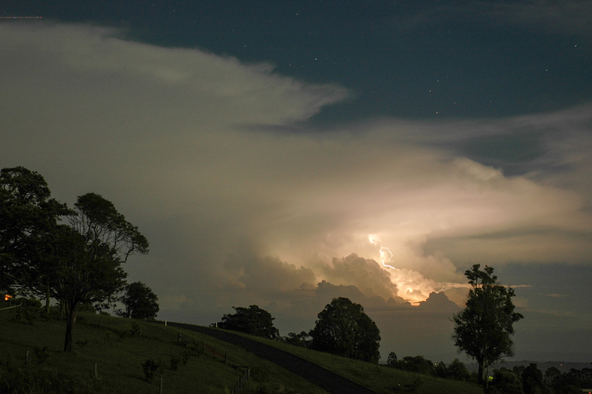 thunderstorm cumulonimbus_incus : McLeans Ridges, NSW   12 January 2006