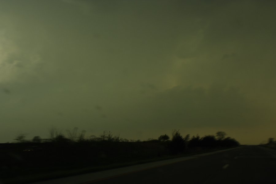 cumulonimbus supercell_thunderstorm : near Chillicothe, Missouri, USA   18 April 2006