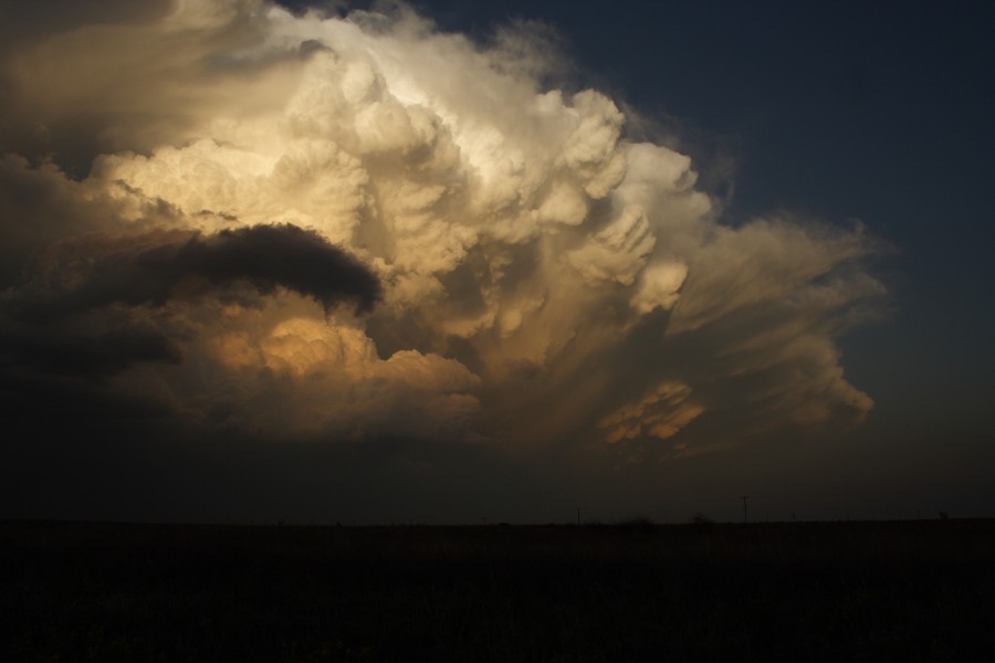 thunderstorm cumulonimbus_incus : Patricia, Texas, USA   5 May 2006