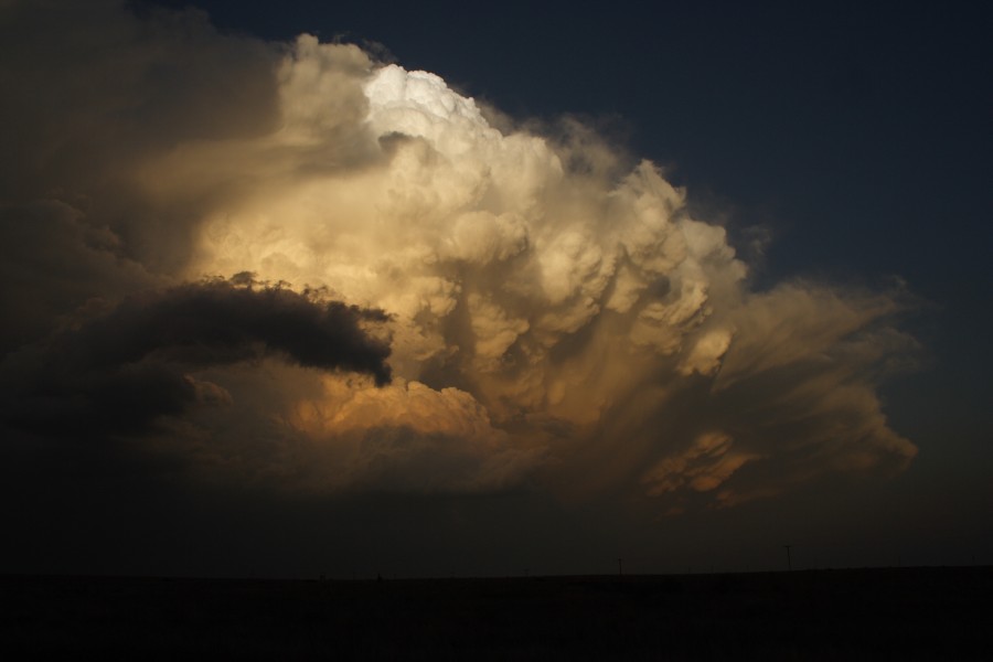 thunderstorm cumulonimbus_incus : S of Patricia, Texas, USA   5 May 2006