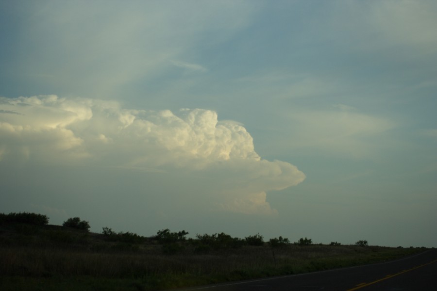 thunderstorm cumulonimbus_incus : S of Lamesa, Texas, USA   7 May 2006