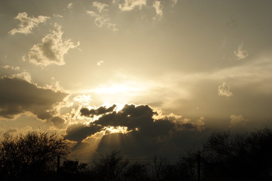 halosundog halo_sundog_crepuscular_rays : N of Del Rio, Texas, USA   14 May 2006