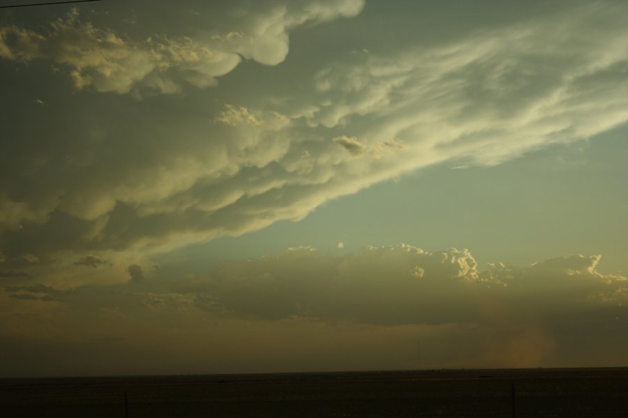 mammatus mammatus_cloud : N of Stinnett, Texas, USA   21 May 2006