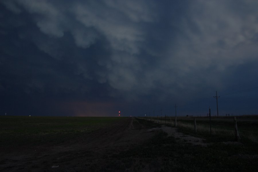 mammatus mammatus_cloud : N of Stinnett, Texas, USA   21 May 2006