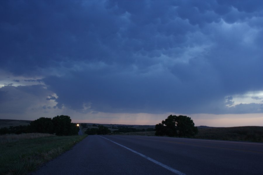 mammatus mammatus_cloud : N of Woodward, Oklahoma, USA   25 May 2006