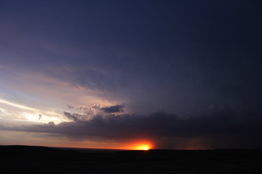 mammatus mammatus_cloud : S of Bismark, North Dakota, USA   27 May 2006