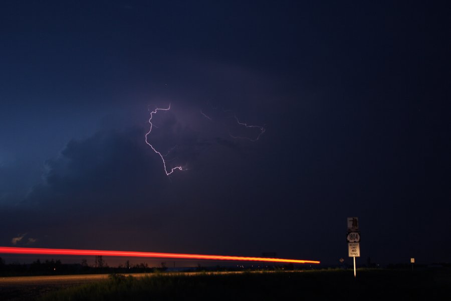 lightning lightning_bolts : S of Bismark, North Dakota, USA   27 May 2006