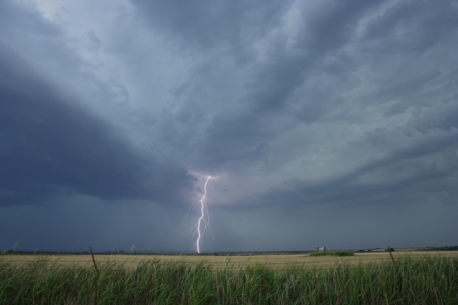 lightning lightning_bolts : near Mangum, Oklahoma, USA   30 May 2006