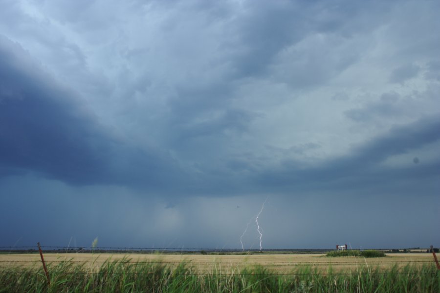 lightning lightning_bolts : near Mangum, Oklahoma, USA   30 May 2006