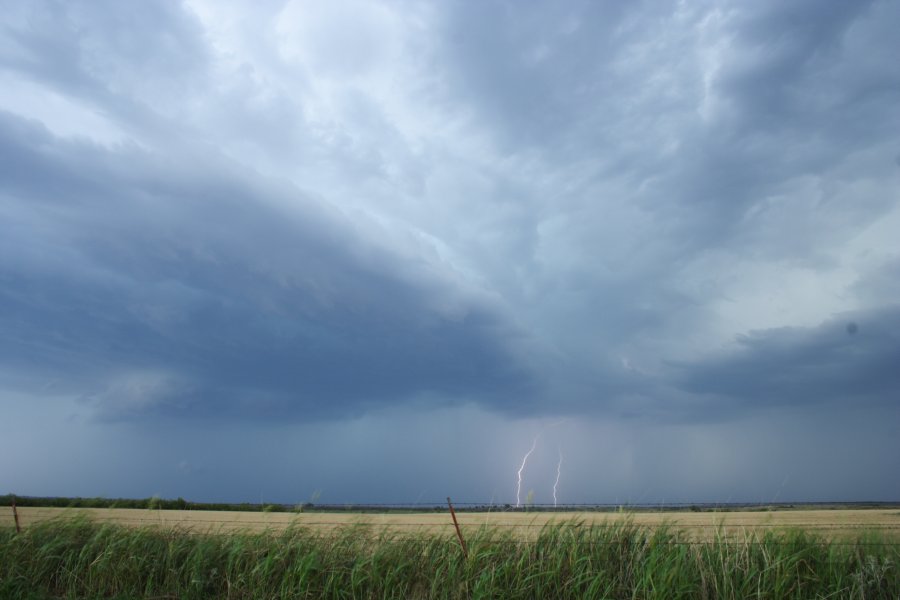 lightning lightning_bolts : near Mangum, Oklahoma, USA   30 May 2006