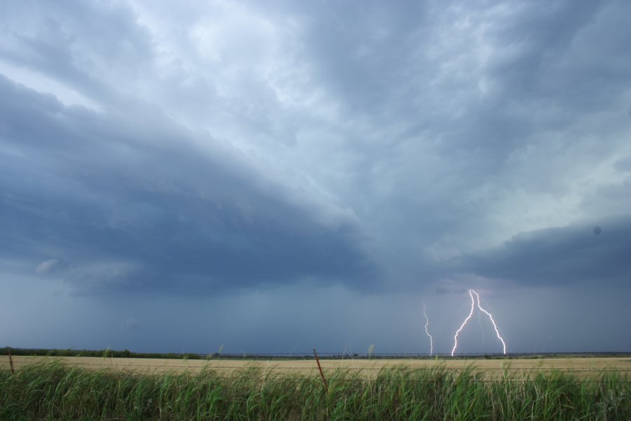 lightning lightning_bolts : near Mangum, Oklahoma, USA   30 May 2006