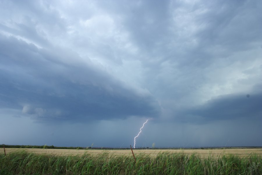 lightning lightning_bolts : near Mangum, Oklahoma, USA   30 May 2006