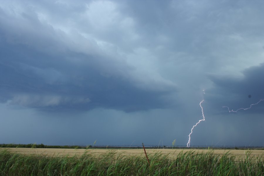 lightning lightning_bolts : near Mangum, Oklahoma, USA   30 May 2006