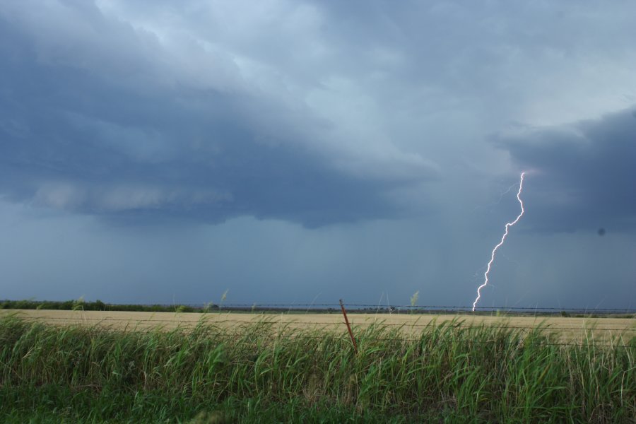 cumulonimbus thunderstorm_base : near Mangum, Oklahoma, USA   30 May 2006