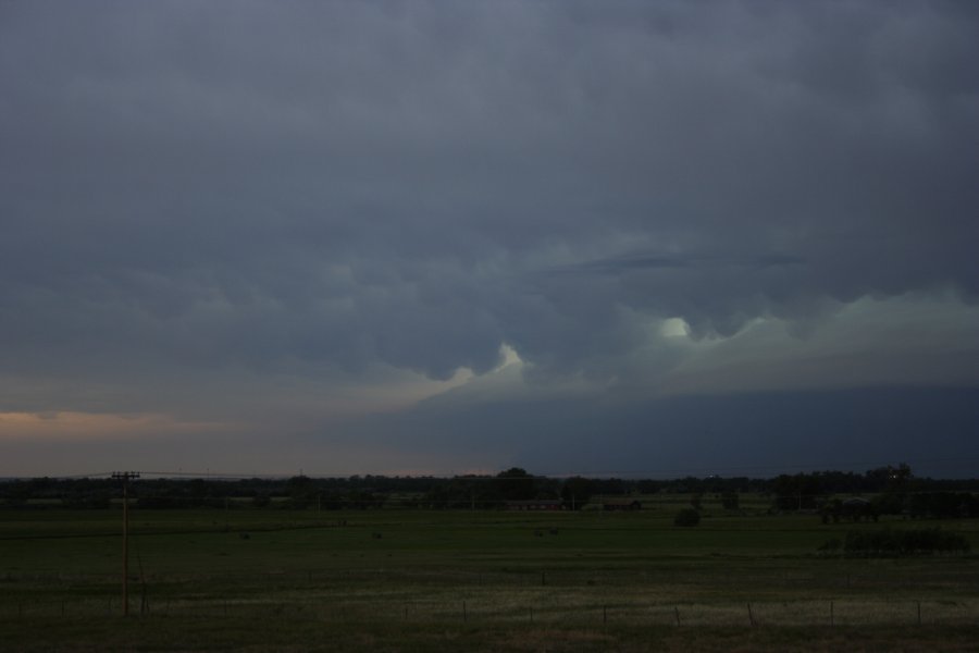 mammatus mammatus_cloud : SE of Authur, Nebraska, USA   10 June 2006