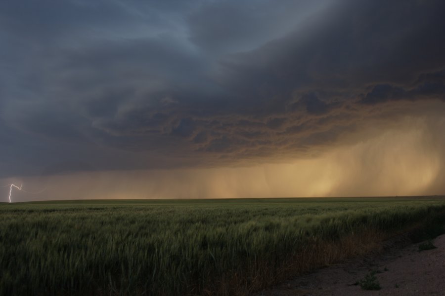 cumulonimbus thunderstorm_base : S of Fort Morgan, Colorado, USA   11 June 2006