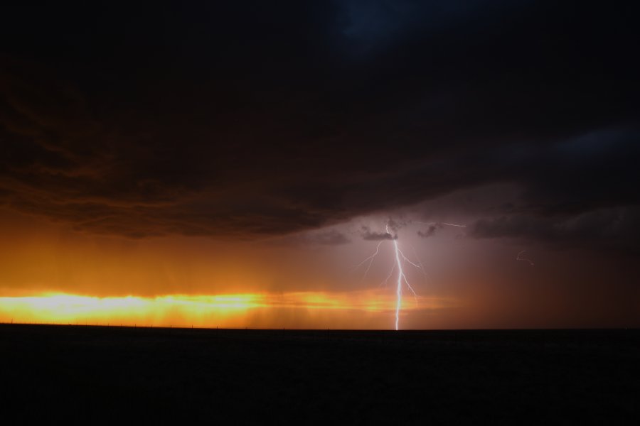 lightning lightning_bolts : S of Fort Morgan, Colorado, USA   11 June 2006