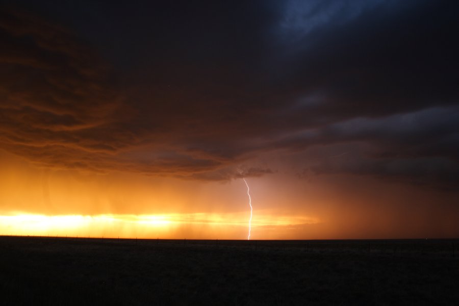 lightning lightning_bolts : S of Fort Morgan, Colorado, USA   11 June 2006