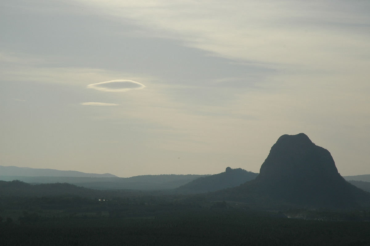 altocumulus lenticularis : Glasshouse Mountains, QLD   28 October 2006