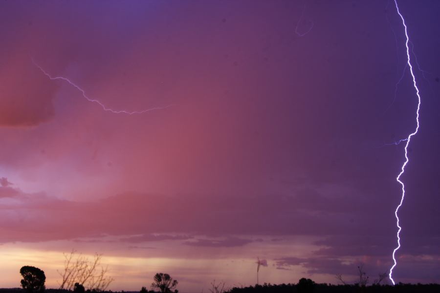 lightning lightning_bolts : ~ 40km N of Inglewood, QLD   13 January 2007