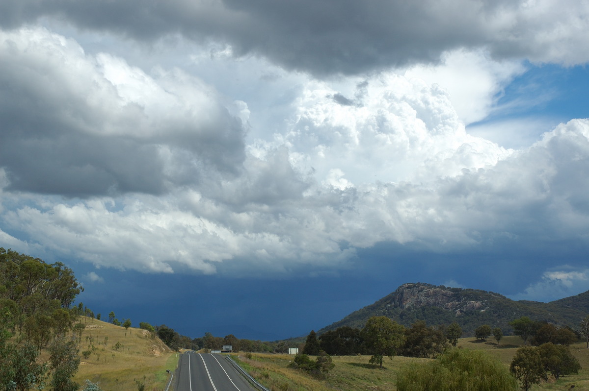 thunderstorm cumulonimbus_incus : S of Tenterfield, NSW   10 February 2007