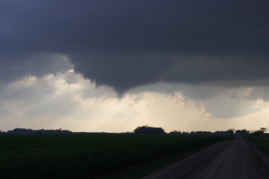 cumulonimbus supercell_thunderstorm : Nickerson, Kansas, USA   24 April 2007