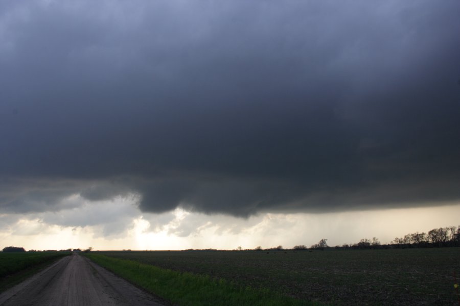 cumulonimbus supercell_thunderstorm : Nickerson, Kansas, USA   24 April 2007