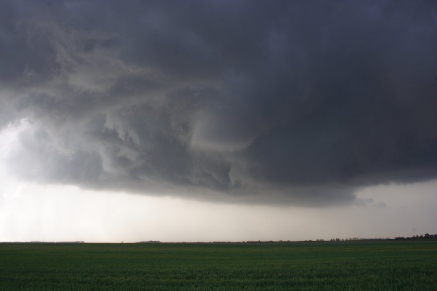 tornadoes funnel_tornado_waterspout : Nickerson, Kansas, USA   24 April 2007