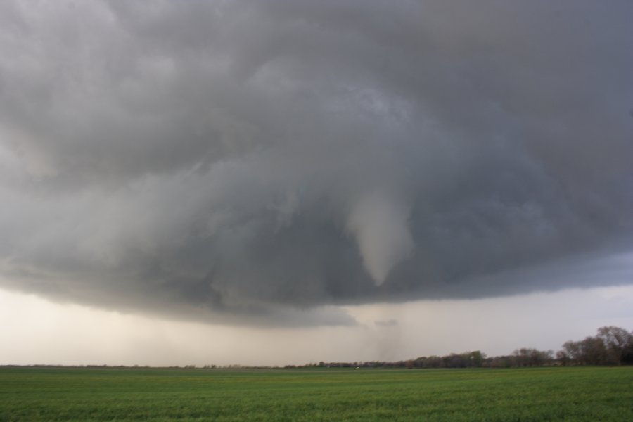 cumulonimbus supercell_thunderstorm : Nickerson, Kansas, USA   24 April 2007