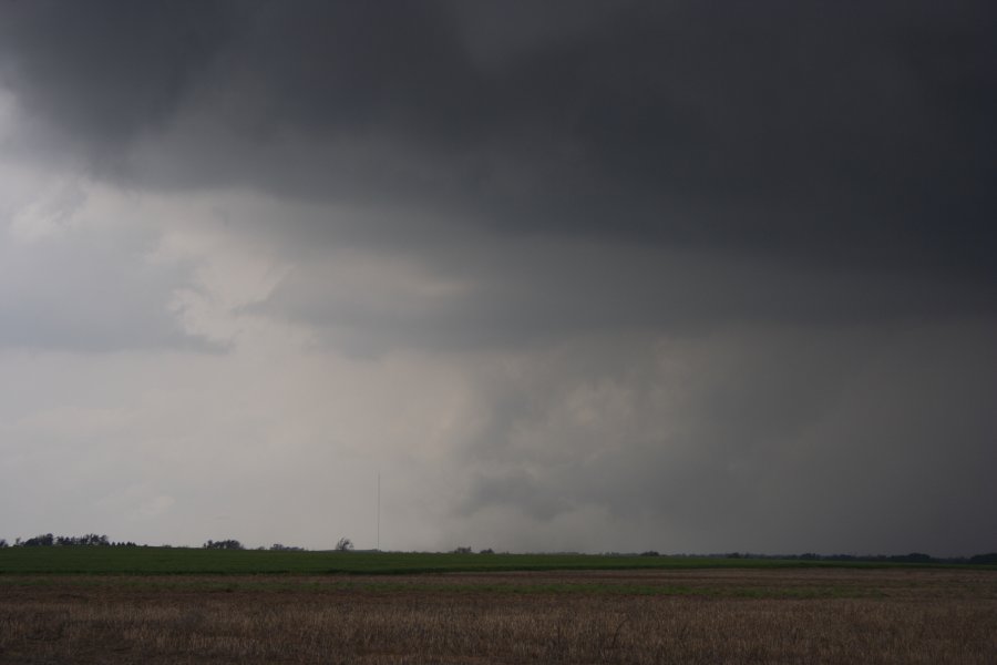 cumulonimbus supercell_thunderstorm : SW of Pratt, Kansas, USA   5 May 2007