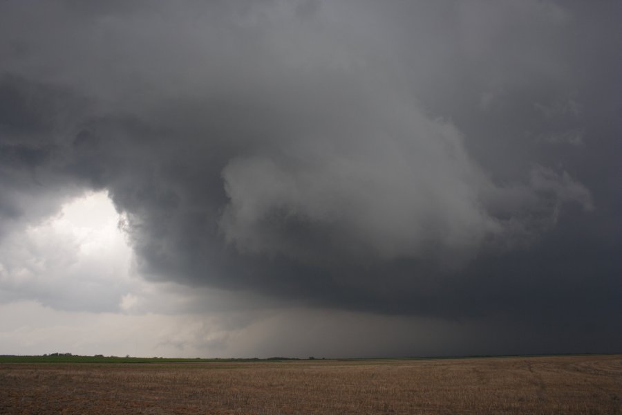 cumulonimbus supercell_thunderstorm : SW of Pratt, Kansas, USA   5 May 2007