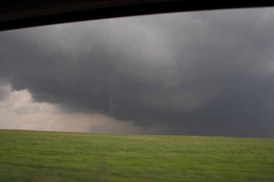 cumulonimbus supercell_thunderstorm : SW of Pratt, Kansas, USA   5 May 2007