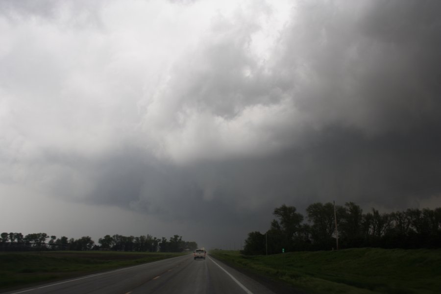 cumulonimbus supercell_thunderstorm : near Pratt, Kansas, USA   5 May 2007