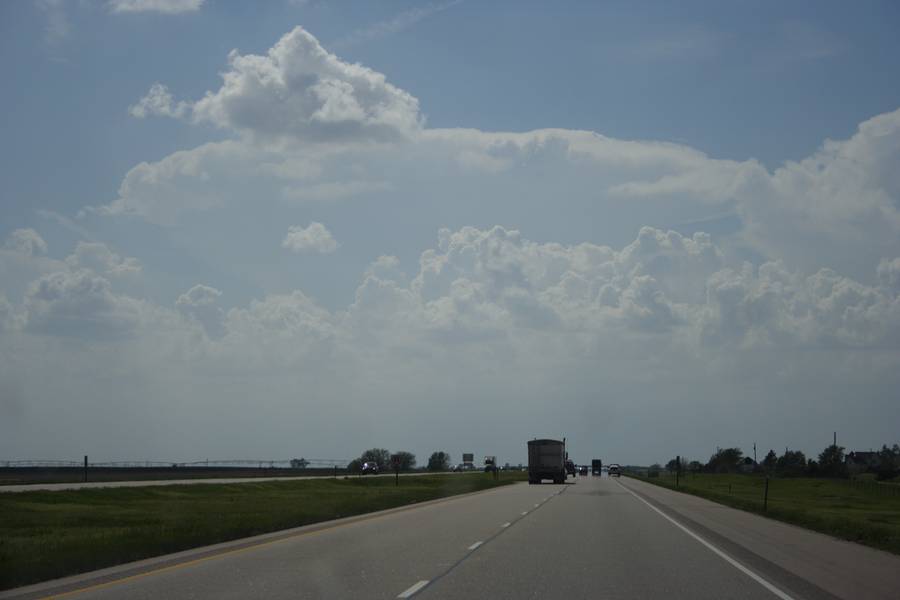 thunderstorm cumulonimbus_incus : W of York, Nebraska, USA   14 May 2007