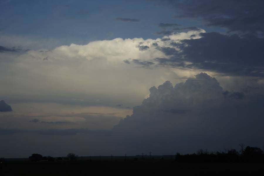 thunderstorm cumulonimbus_incus : near Ogallala, Nebraska, USA   21 May 2007