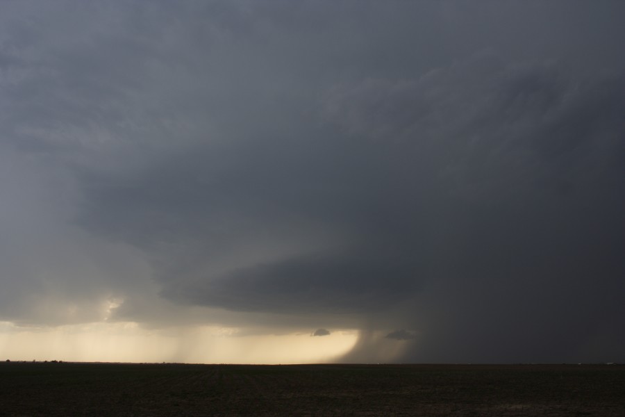 cumulonimbus supercell_thunderstorm : W of WaKeeney, Kansas, USA   22 May 2007