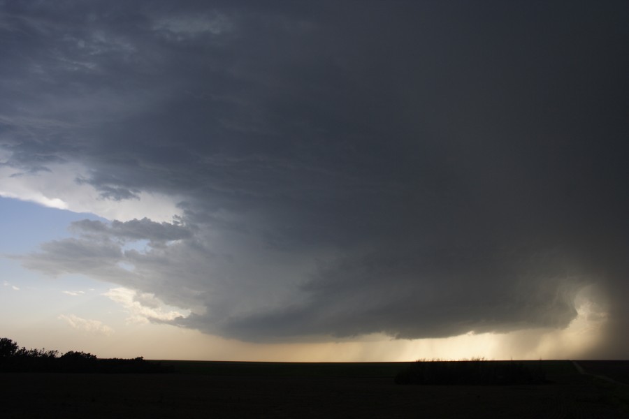 cumulonimbus supercell_thunderstorm : E of St Peters, Kansas, USA   22 May 2007