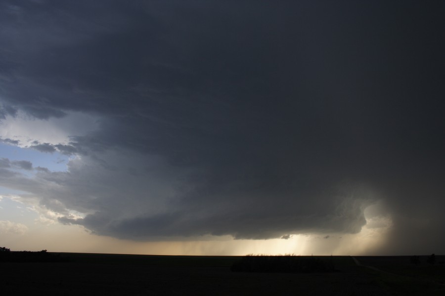 cumulonimbus supercell_thunderstorm : E of St Peters, Kansas, USA   22 May 2007