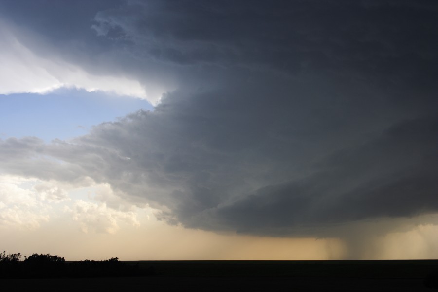 cumulonimbus supercell_thunderstorm : E of St Peters, Kansas, USA   22 May 2007