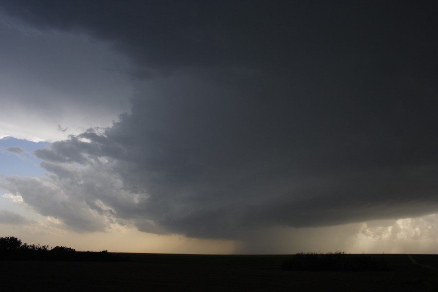 cumulonimbus supercell_thunderstorm : E of St Peters, Kansas, USA   22 May 2007