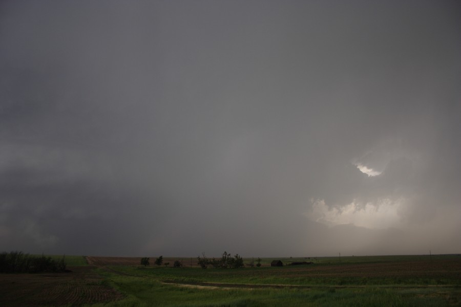 cumulonimbus supercell_thunderstorm : E of St Peters, Kansas, USA   22 May 2007