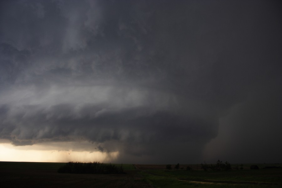 cumulonimbus thunderstorm_base : E of St Peters, Kansas, USA   22 May 2007