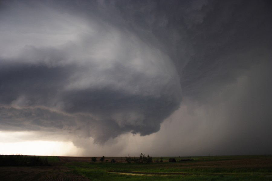 cumulonimbus supercell_thunderstorm : E of St Peters, Kansas, USA   22 May 2007